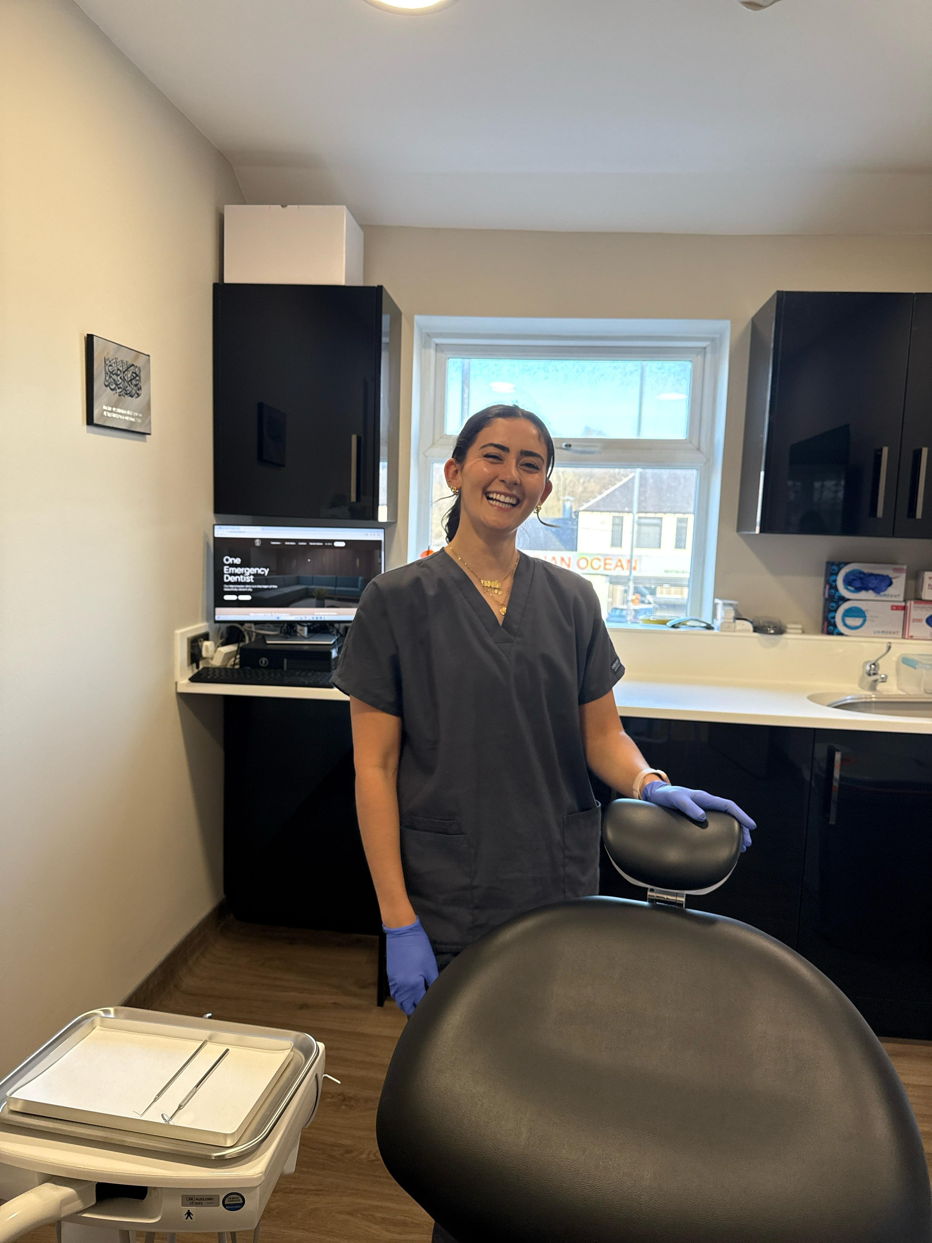 emergency dentist liverpool performing tooth extraction